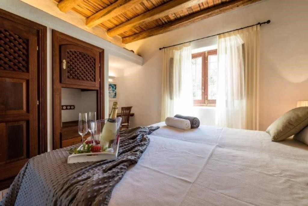 resa estates finca for sale santa gertrudis 2022 ibiza bedroom.jpg
